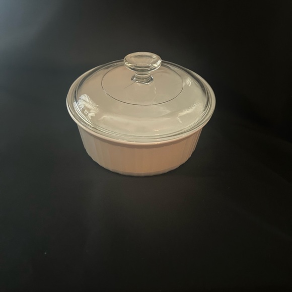 Corning Ware 1.5 quart French White casserole EUC - Picture 1 of 9